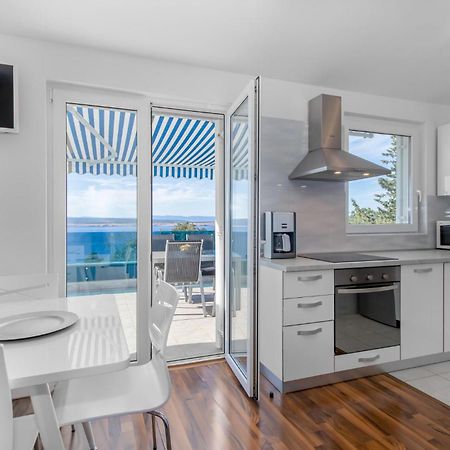Stunning Apartment In Dramalj With House Sea View Ngoại thất bức ảnh